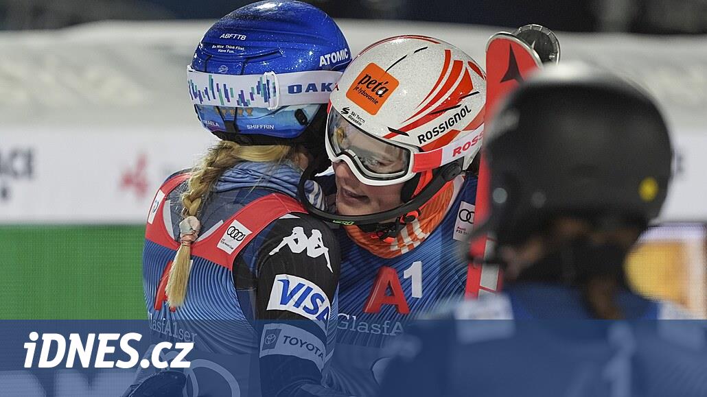 Shiffrinová Flachau'da slalomu kazandı, Dubovská ilk turun ardından bitirdi