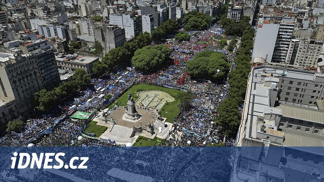 Arjantin genel grev nedeniyle felç oldu, insanlar başkanın reformlarından hoşlanmıyor