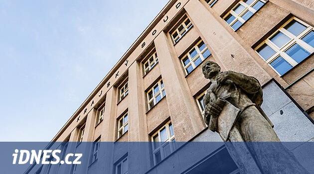 Soudní znalci bez dohledu a pravidel. Pro justici jsou nepostradatelní, ale ubývají