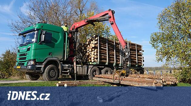 Seller 2024 | Bağışlanan odun kamyonları, başta Jesenice ve Krnov olmak üzere sular altında kalan köylere gidiyor
