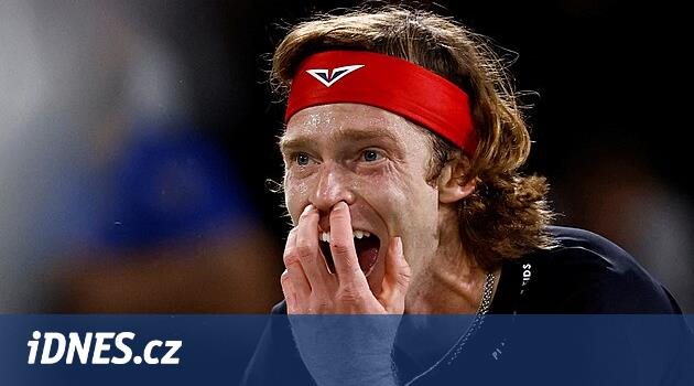 Kızgın Rublev'in bir başka patlaması. Kanayana kadar dizini raketle dövdü