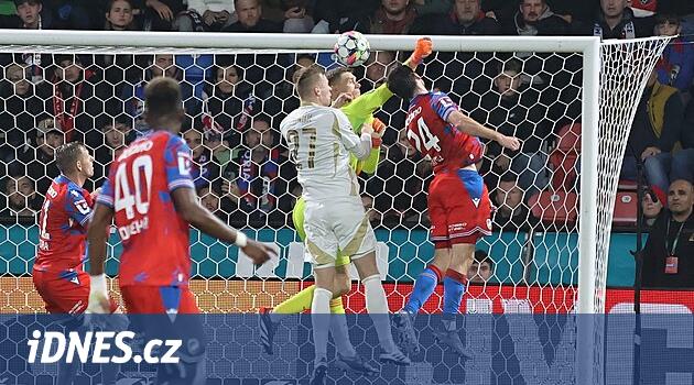 Pilsen'e karşı Sparta. Daha önce şampiyonluk mücadelesinde uzlaşılamaz, şimdi sadece isabette kalan ikinci yer