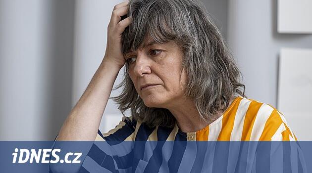 Eleştirilen AVU rektörü istifa etti, Knížák ve Svěrák onu protesto etti