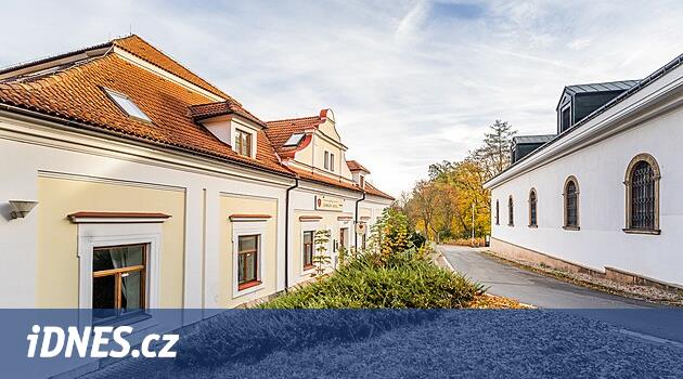 Náchod, Castle Hotel'i satın alacak, sosyal hizmetler ve çocuk arabası müzesi olacak