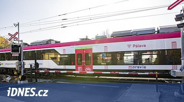 Brno Man'da trenle bir çarpışma öldükten sonra Břeclav'taki Trafik Standlar