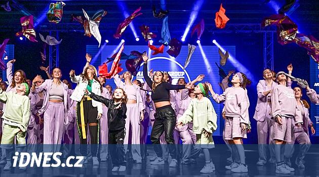 Sokol, Šafářová'ya ve turşu topuna karşı. Sergi alanları spor ve dans alanına dönüşecek