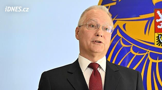 Žijeme ve studené válce, která se odehrává hlavně online, varoval šéf BIS