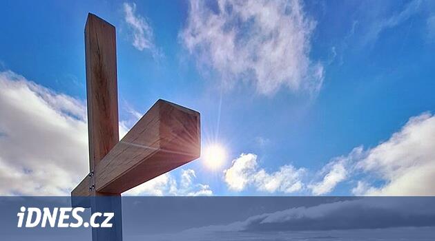 Jizerek'in zirvelerindeki haçlar konusunda tartışmalar yaşanıyor. Biri döndü diğeri gelmeyecek