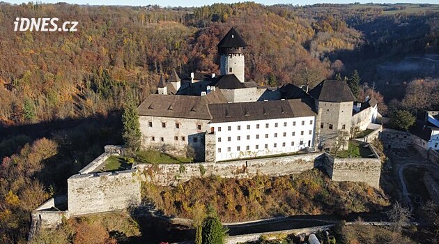 Hrad Sovinec láká na prodloužený víkend plný šermířů, sokolníků a útrpného práva