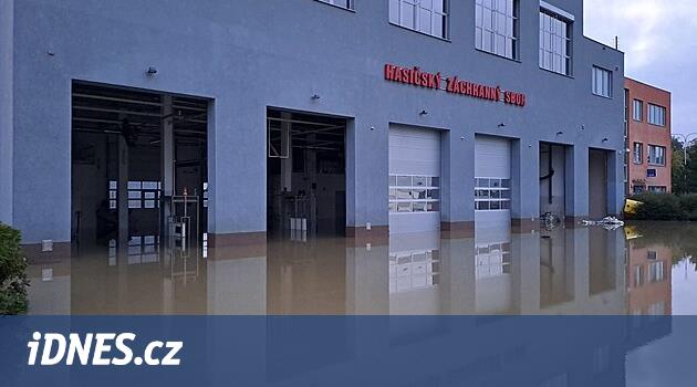 Seller 2024 | İtfaiye ekipleri selde can ve mal kurtardı. Su onların istasyonlarını da yok ediyordu