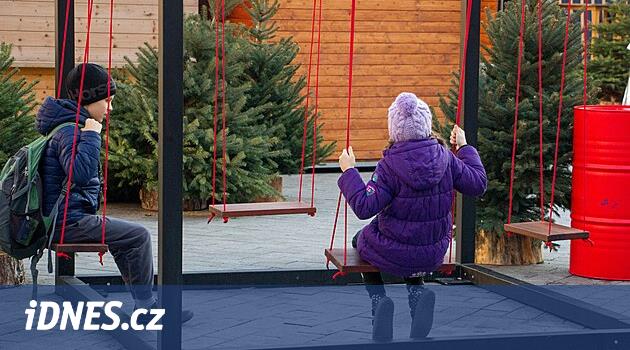 Orijinal oturma yeri mi yoksa çocuklar için tehlike mi? “Salıncaklar” Brno'da karışıklığa neden oluyor