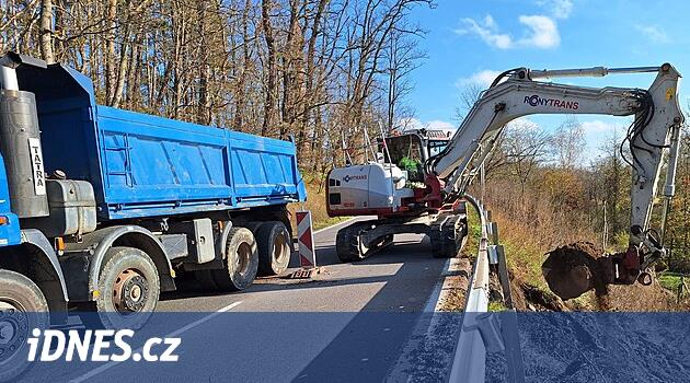 Seller 2024 | Třebíčí ile Brno arasındaki yol kapalı, yol çalışanları yağmurun etkilerini ortadan kaldırıyor