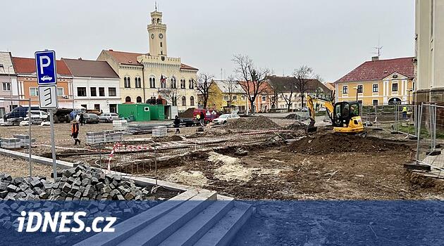 Oldřich ve Bozena kaldırımda olacak. Hikayeleri renkli küpler gösterecek