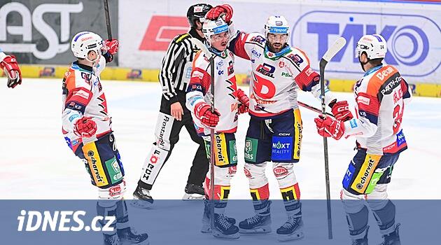 Pardubice Hradec'i geçti ve yine birinci oldu. Litvínov, Sparta ve Třinec kaybetti