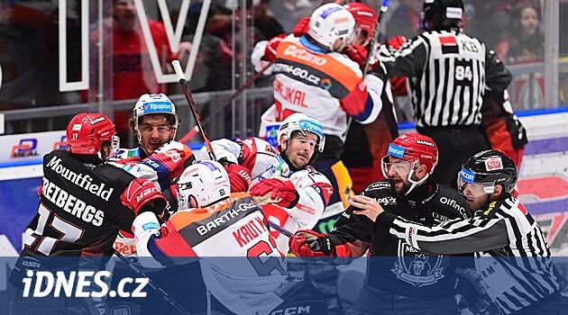 Karanlık bir sezonda derbi. Hradec mi kaldıracak yoksa Pardubice mi?