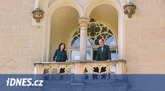 Lažanský çifti, insanların kaleyi bizimle birlikte görebilmelerini memnuniyetle karşıladıklarını söylüyor
