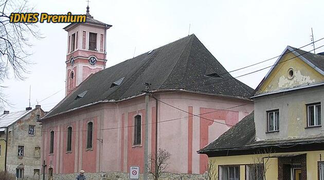 Velké spory v malé vsi řeší i ministerstvo. Starostka viní bývalou z šikany