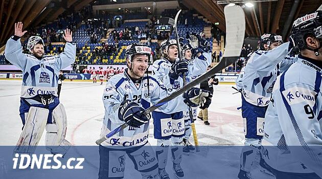 Pardubice'den sonra Kanada'yı elediler. Straubing hokey oyuncuları Spengler Kupası finalinde