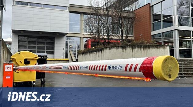 Yeni bariyerlerin Olomouc'un Smetanovy Sady'sine izinsiz araç girişine son vermesi bekleniyor