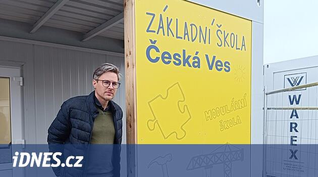 Seller 2024 | Öğrenciler okulun konteynırlardan oluşan banklarına oturdu, orijinali de sular altında kaldı