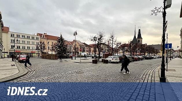 İnsanlar Louny Center'da ücretli otopark genişlemesini eleştiriyor