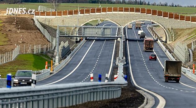 D3 ve D4 karayolları trafiğe kolaylık sağladı, bir yıldır açık