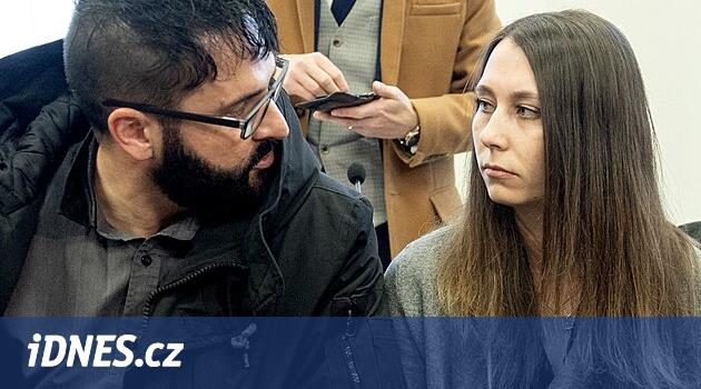 Kapıcı yine mahkemede. Eski polisin dövdüğü kızlar ifade verecek