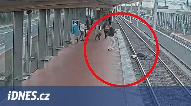 Genç adam insanların arasına daldı, kadını demiryolu raylarına attı. Mahkeme 3,5 yıl hapis cezasına çarptırdı