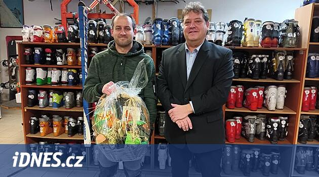 Yanan sanatçıya ilk yardım eden o oldu. Kurtarıcı, balıklama daldığımı söylüyor