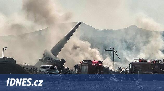 Güney Kore'de havaalanına uçak düştü, onlarca kişi öldü