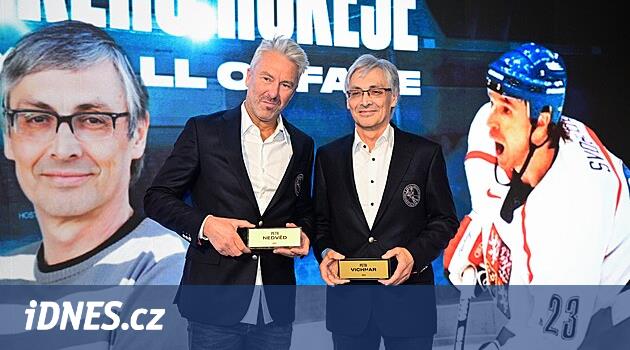 Salonda üç Peter oturuyor. Çek hokeyi Svoboda, Nedvěd ve Vichnar'ı kutladı