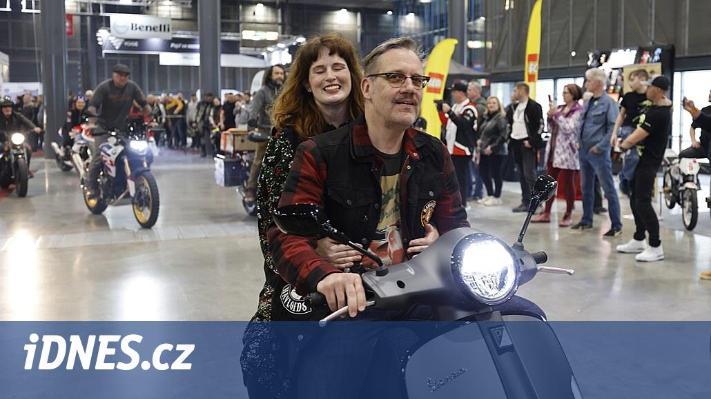 Motosalon'un açılışında Matásek çorba yok, hamburger yiyin diye şaka yaptı