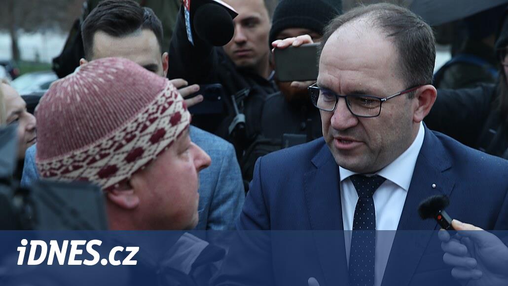 Saçma, çiftçilerin hükümetin Yeşil Anlaşma'dan çekilmesi yönündeki mükemmel talebini reddediyor
