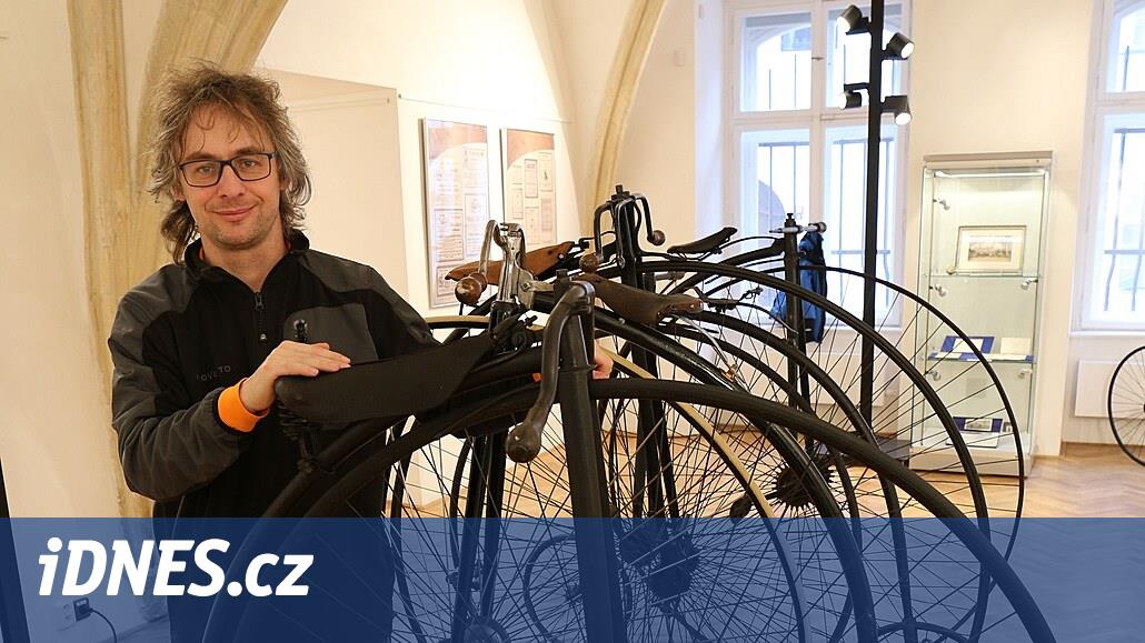 Uzun bir bisiklet ve çapkın bir barones.  Louna sergisi bisiklet sürmenin başlangıcını gösteriyor