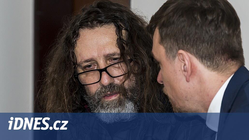 Sadece cinayete teşebbüs değil.  Polis Lovosice eski belediye başkanını da dolandırıcılıkla suçluyor