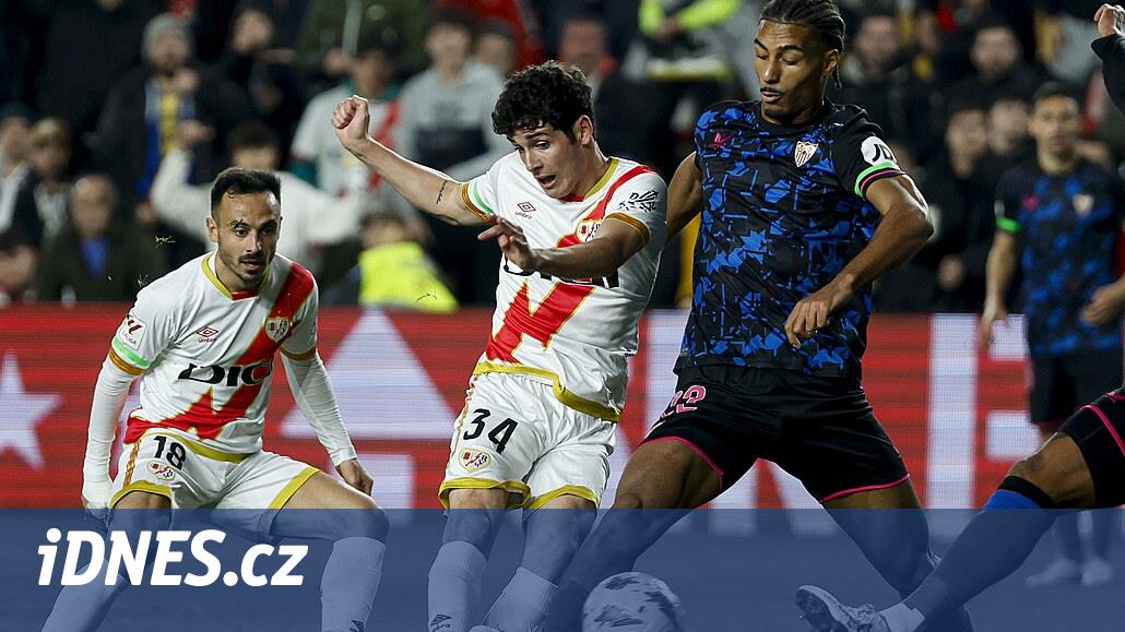 Sevillalı oyuncular Vallecano'yu yenerek lig galibiyeti bekleyişlerine son verdi
