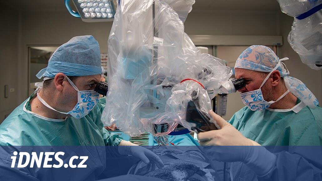 On beş milyonluk bir ameliyat mikroskobu, doktorların minyatür kan damarlarını bile dikmesine olanak tanıyacak