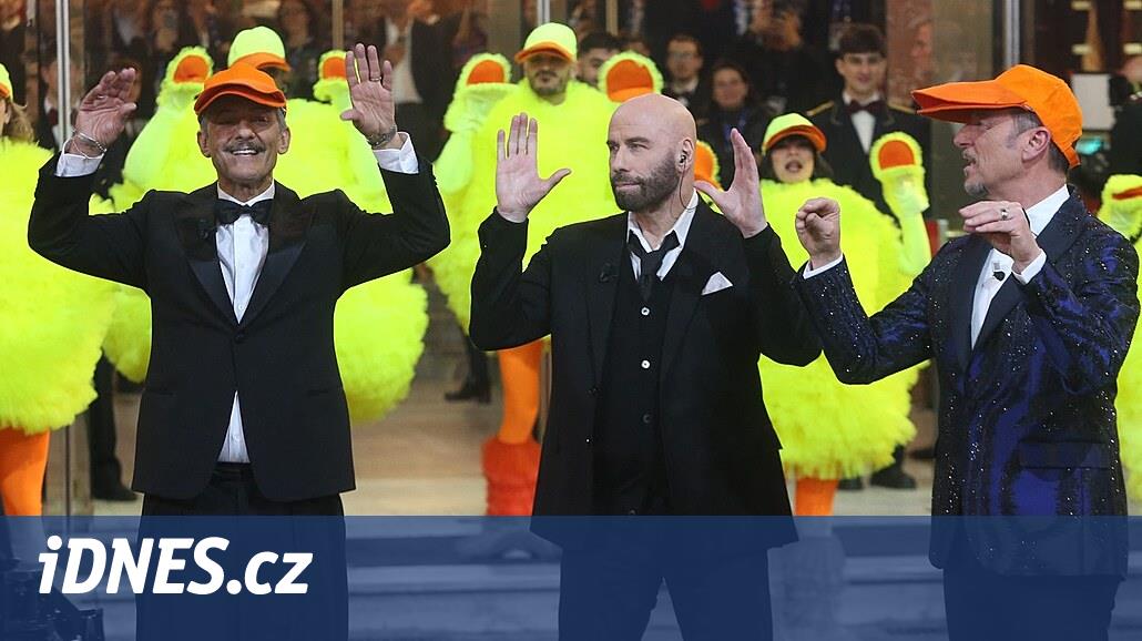 Hüzünlü ve ürkütücü. Travolta İtalya'da tavuk dansı yaptı ve fena düştü