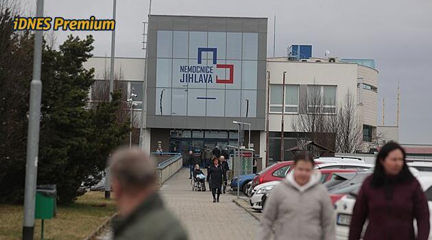 Chovej se slušně, ty k*ndo! Bezdomovkyně měsíce terorizuje Jihlavu