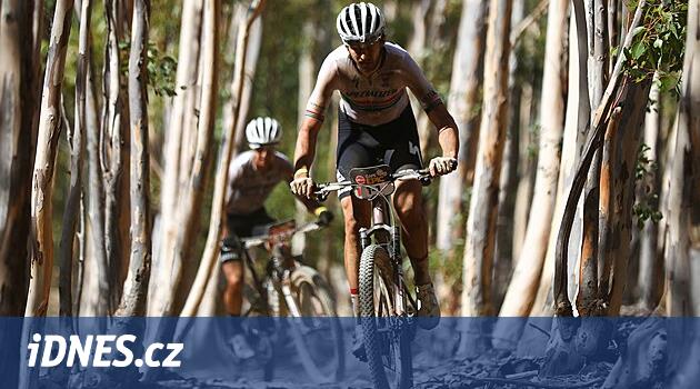 Bikeři Petruš a Hník byli devátí ve 4. etapě Cape Epic, zraněný Kulhavý skončil - iDNES.cz