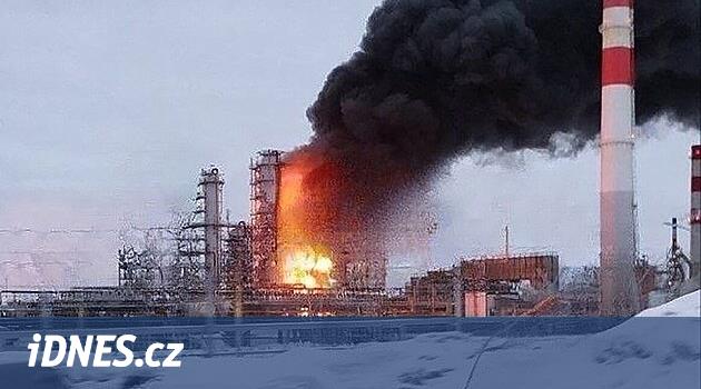 Drone'lar Rusya'nın dördüncü büyük rafinerisini ve Belgorod'daki belediye binasını vurdu