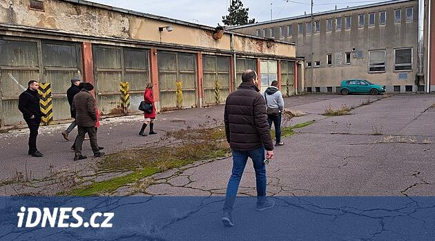 Znojmo yetkililerle “kutular”.  Şehir itfaiye istasyonunu yüz milyona onaracak