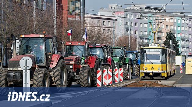 Ústí nad Labem bölgesindeki çiftçilerin protestosu: traktörler ústí'deki ofisi engelleyecek