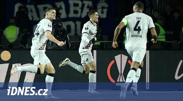 Schick sayesinde Leverkusen namağlup kalmayı sürdürüyor.  West Ham, Çek ikiliyle birlikte düştü