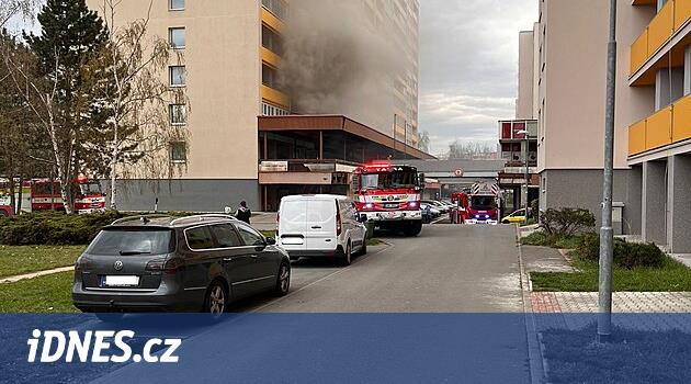 Hradec Králové'de bir apartman bloğu yandı, çok sayıda kişi yaralandı
