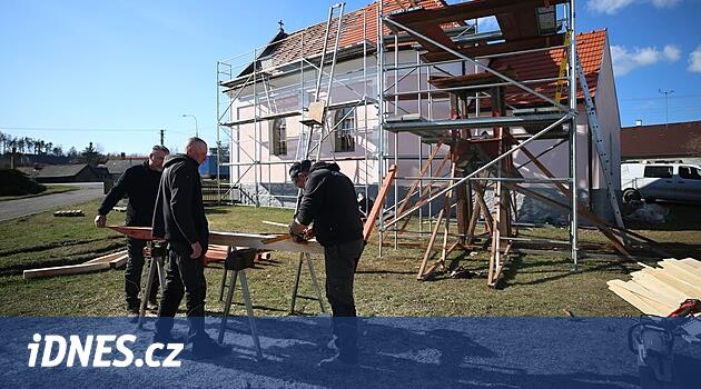 Horky'deki St. Anthony Şapeli onarımdan sonra su sızdırıyordu. Yeni bir çatıya sahip olacak