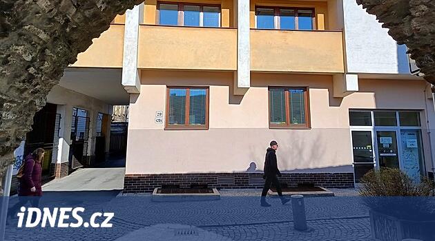 İlçe ofisleri 29 milyon dolara sattı; bu, yeni genel merkezin fiyatının yalnızca küçük bir kısmı.