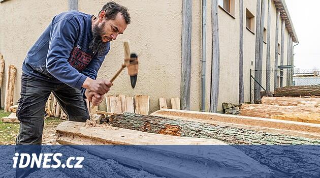 Arkeologlar Všestar'daki en eski kuyunun bir kopyasını kazdılar. Bunun bir meydan okuma olduğunu söylüyorlar