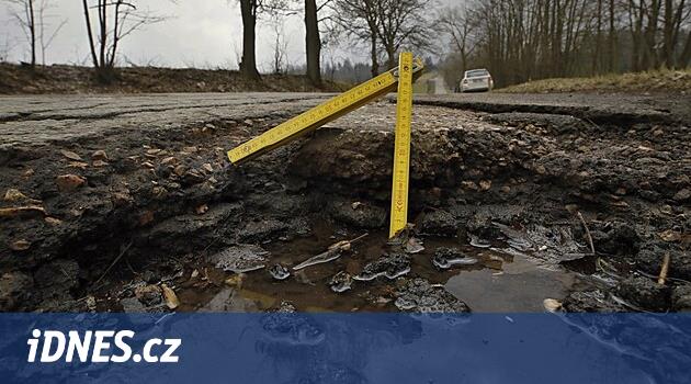 Liberec bölgesindeki en kötü yol.  Bazı bölümlerden tamamen kaçınılması en iyisidir