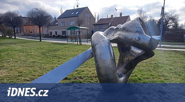 Komünistler heykeltıraşların ayaklarının altına sopalar attılar ama Eriha Trouba'sını gözden kaçırdılar
